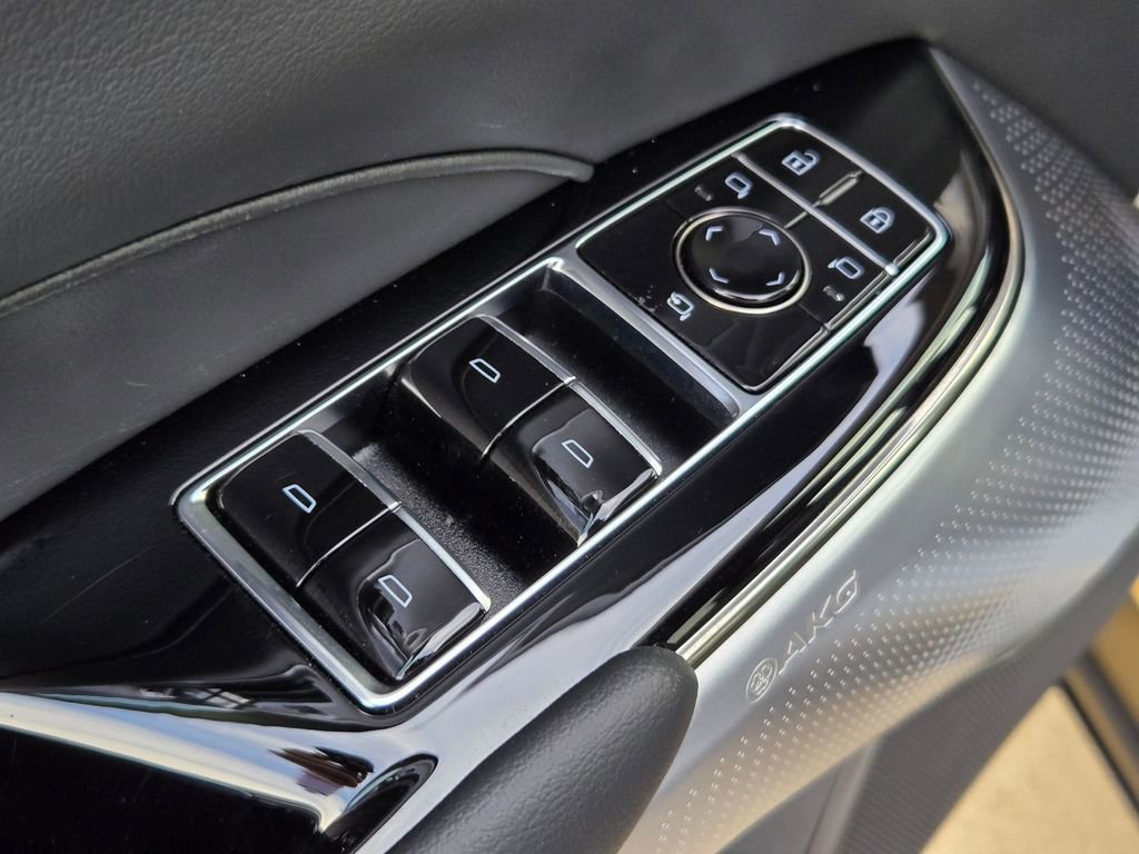 Certified 2025 Cadillac Lyriq Luxury w/ LPO, Floor Liner Package image 27