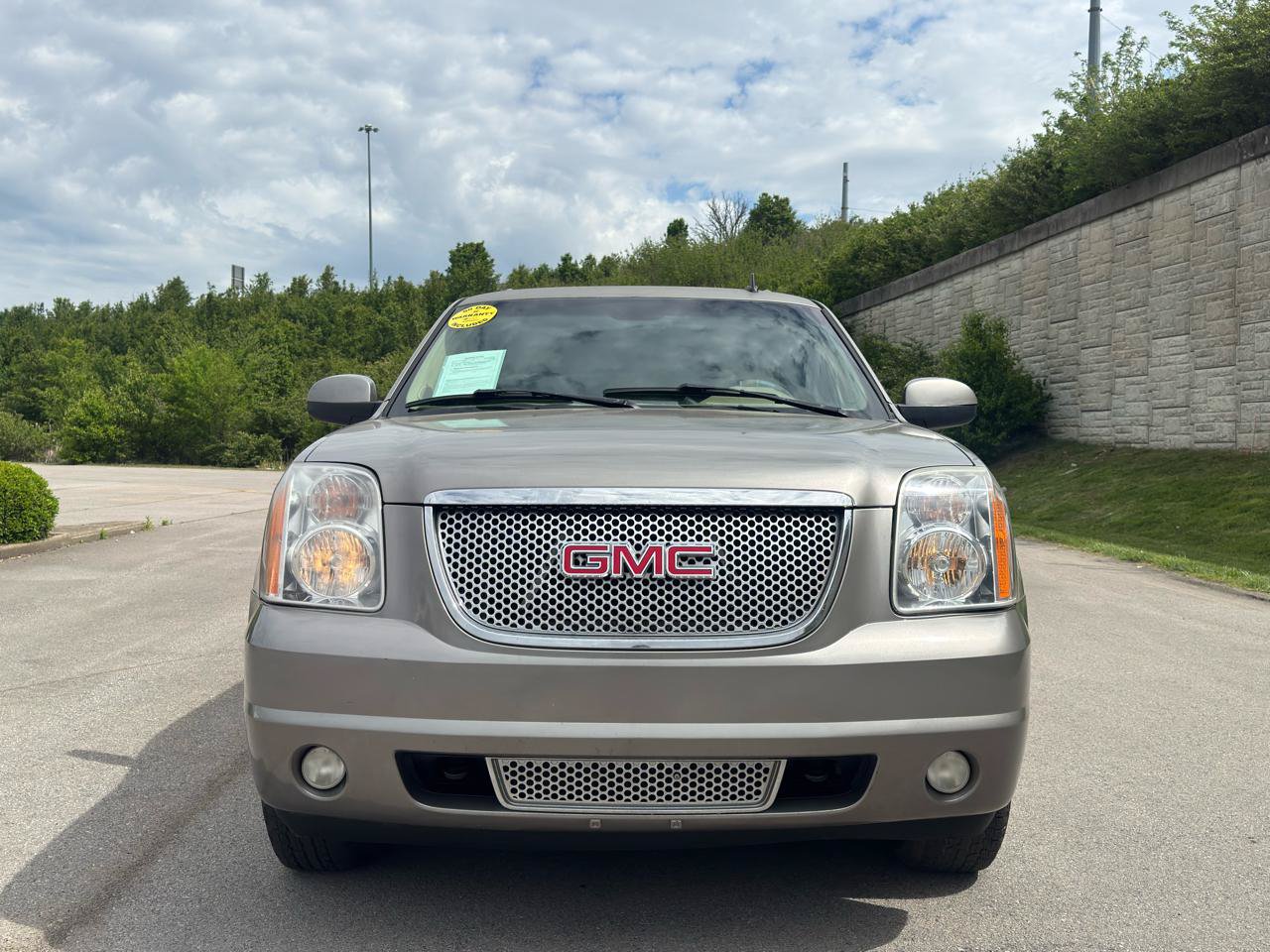 Used 2007 GMC Yukon XL SLT w/ SLT Preferred Equipment Group RWD image 8