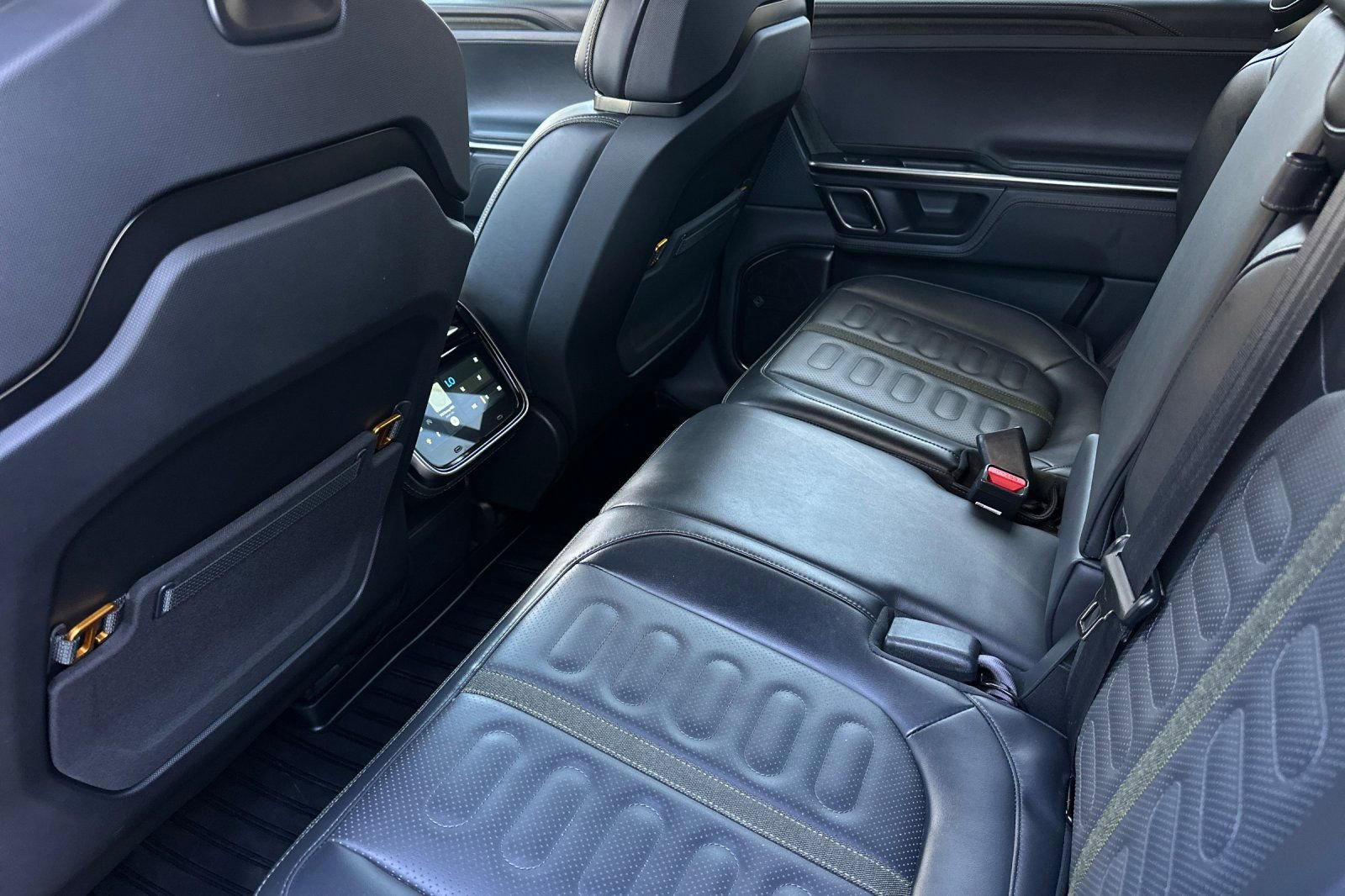 Used 2024 Rivian R1S Adventure AWD/4WD image 11