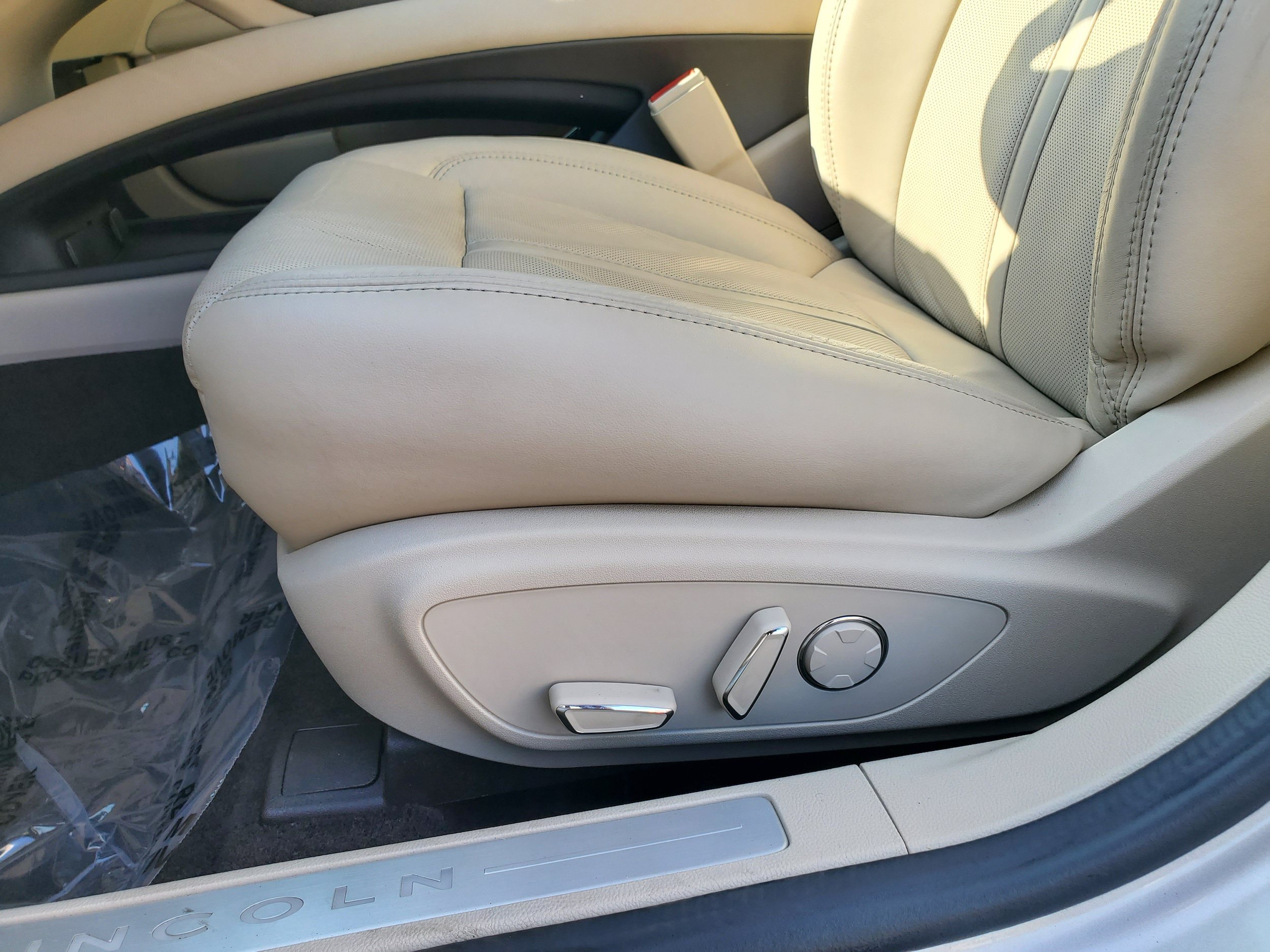 Used 2017 Lincoln MKZ Reserve FWD image 11