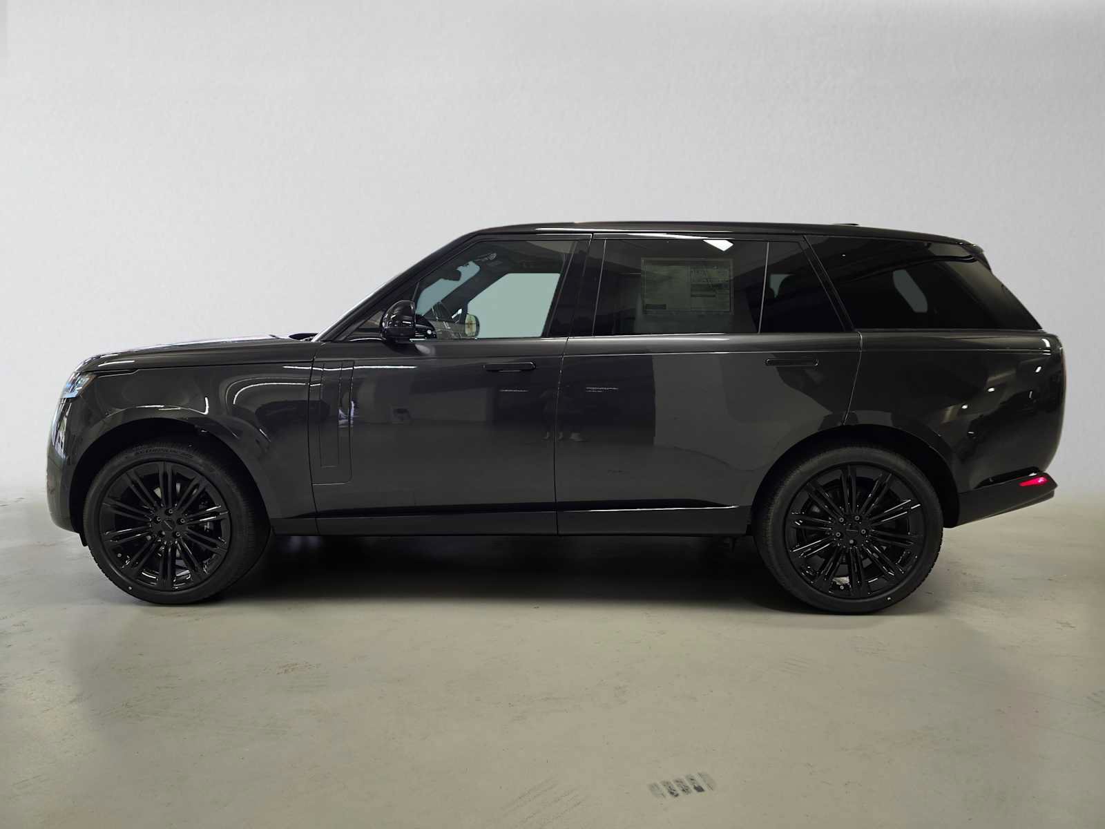 New 2026 Land Rover Range Rover Long Wheelbase SE AWD/4WD image 2