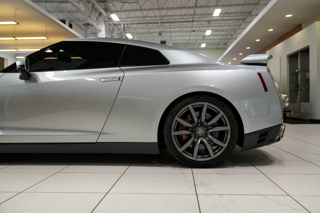 Used 2016 Nissan GT-R Premium AWD/4WD image 7
