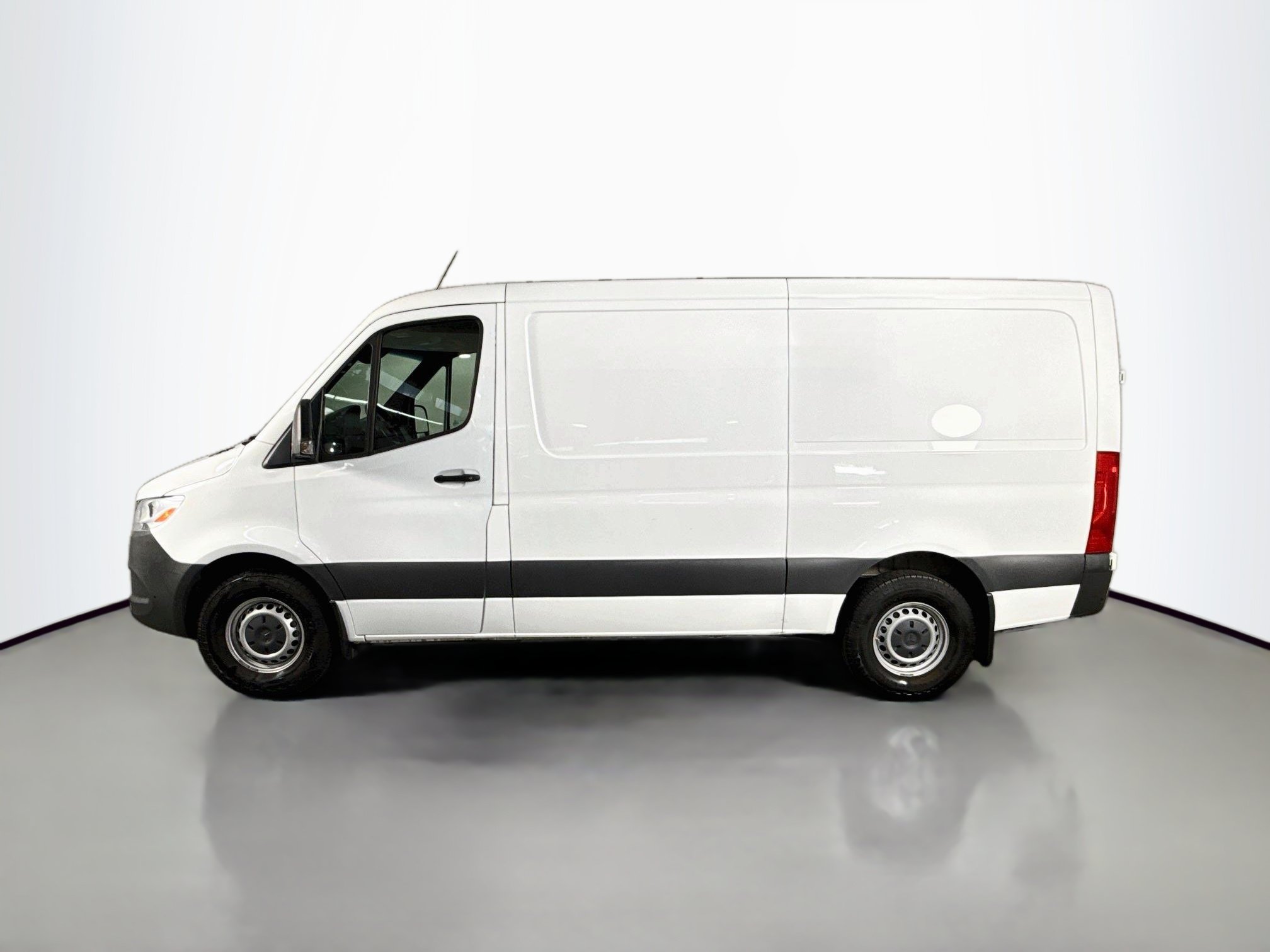 Used 2022 Mercedes-Benz Sprinter 1500 image 6