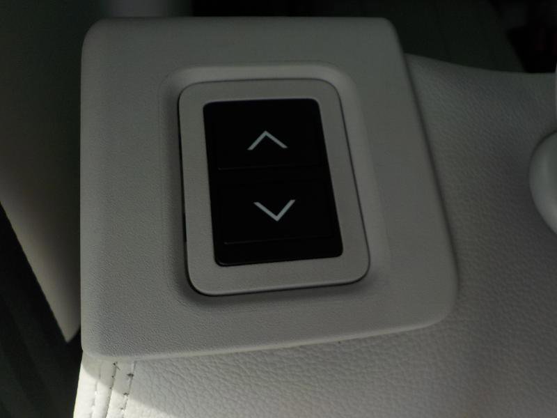 Used 2017 Land Rover Discovery HSE image 46