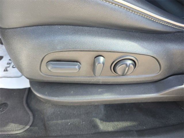 Used 2022 Chevrolet Traverse Premier image 20