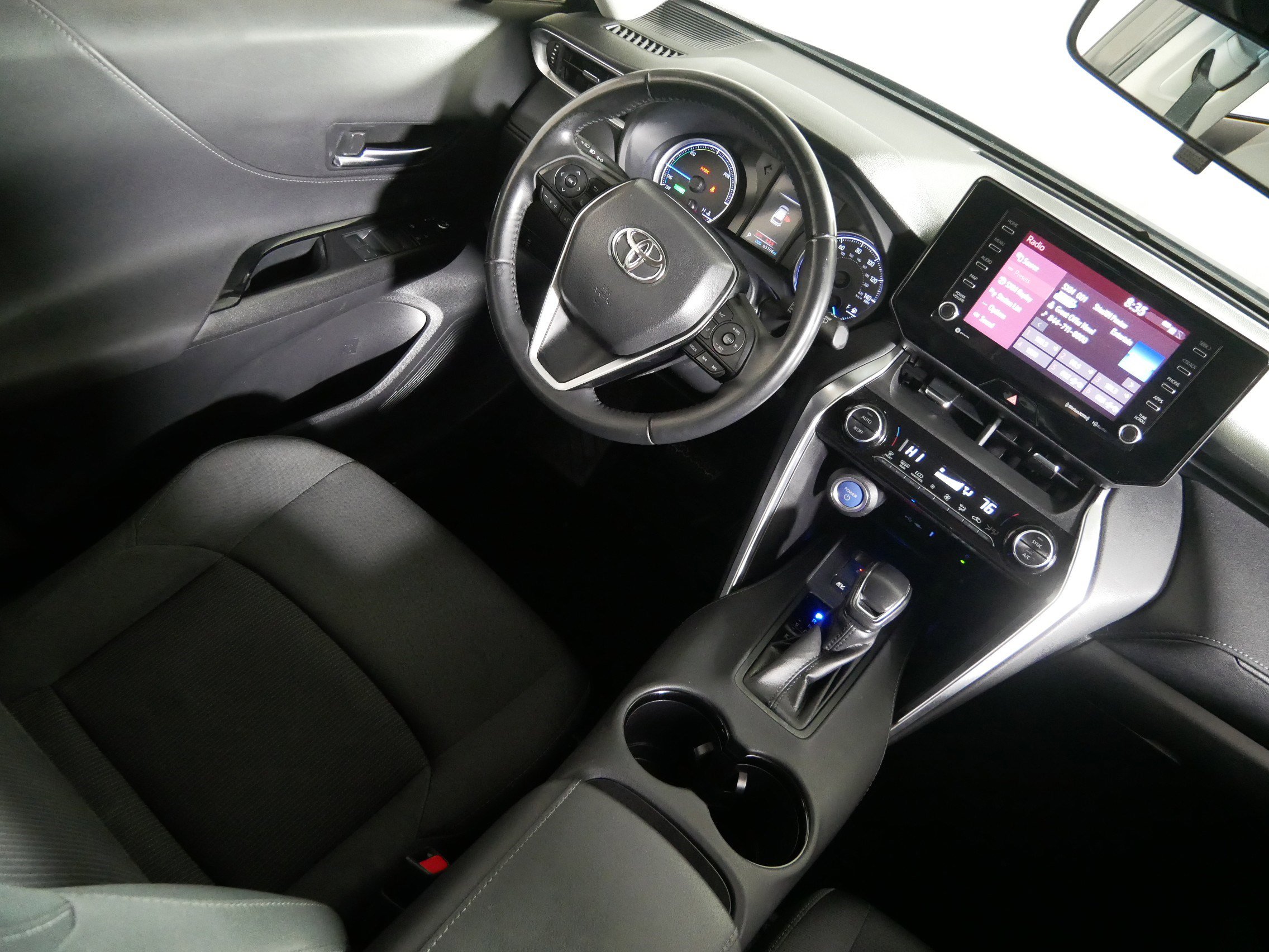 Used 2021 Toyota Venza LE w/ Carpet Mat Package (TMS) image 9