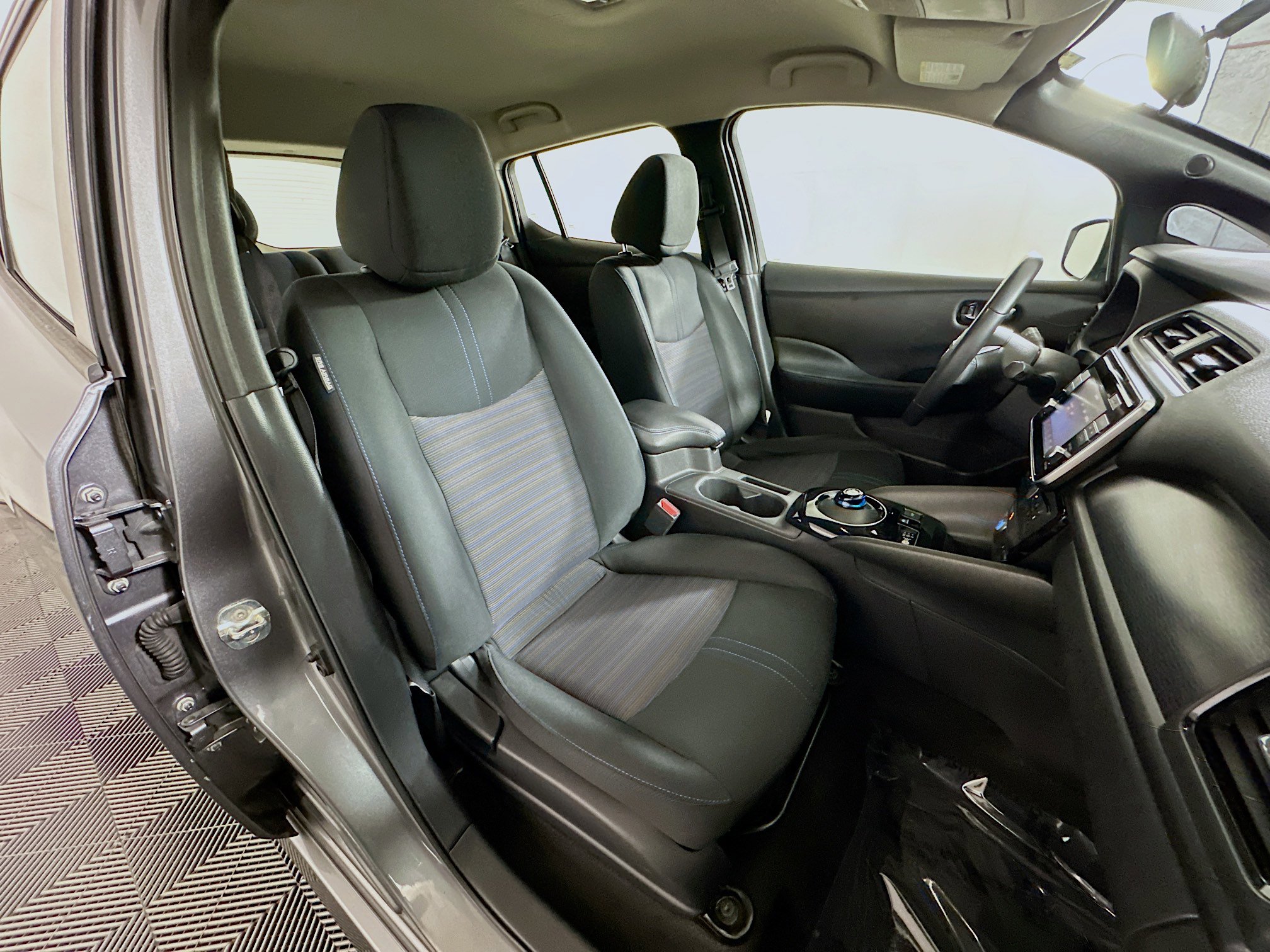 Used 2019 Nissan Leaf SV w/ Protection Package image 28