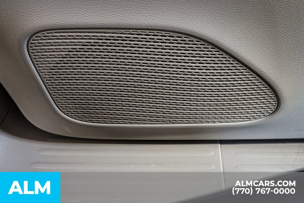 Used 2024 Chrysler Pacifica Touring-L image 59