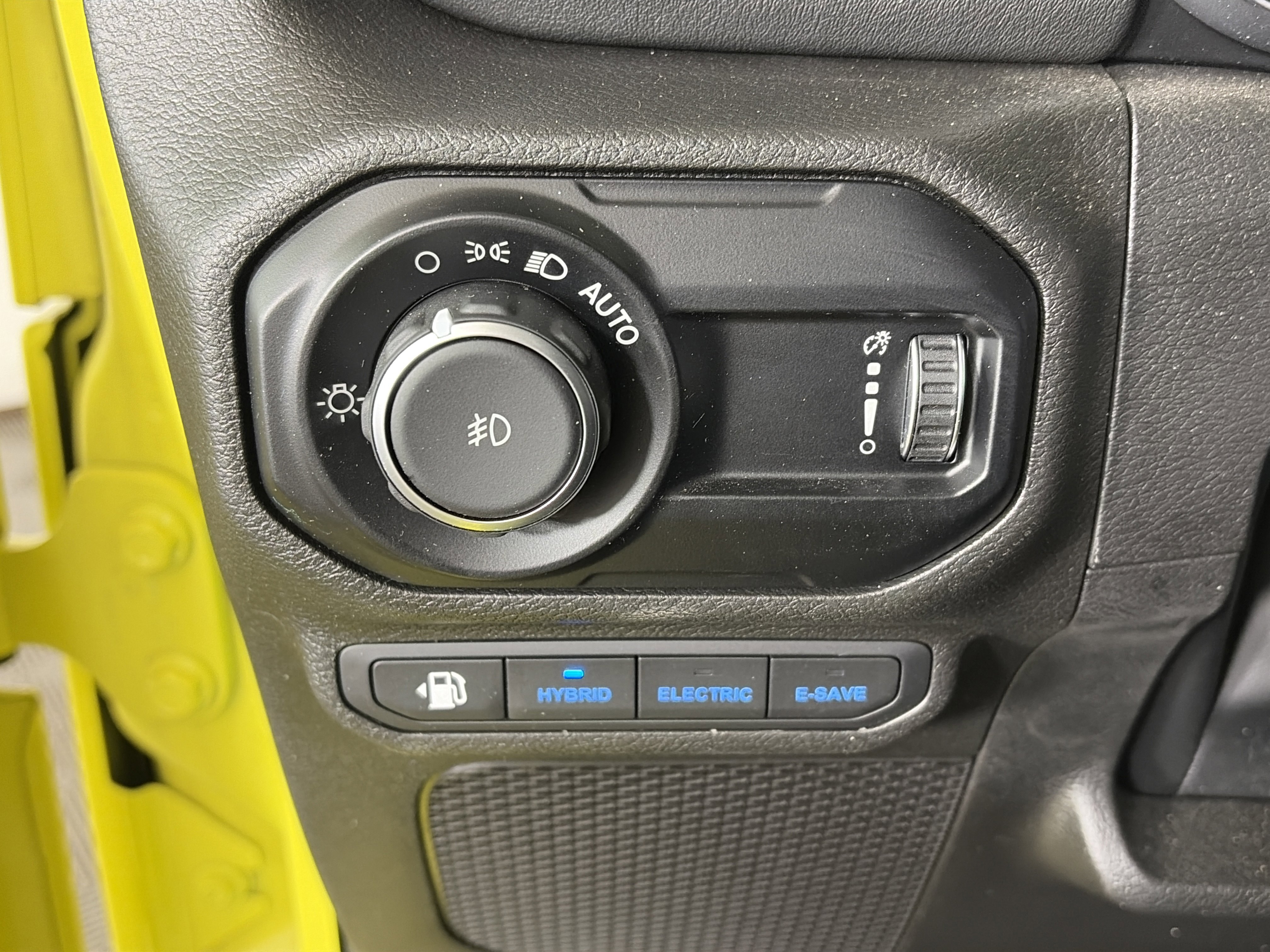 Used 2023 Jeep Wrangler Sahara w/ Cold Weather Group image 28