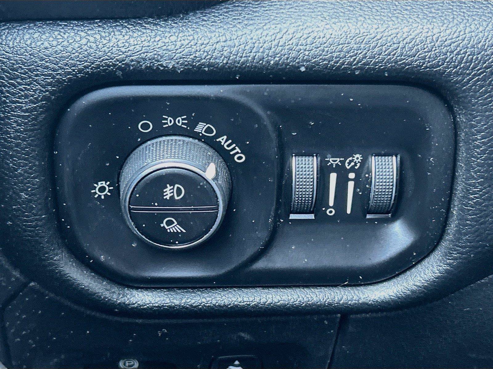 Used 2022 RAM 1500 Laramie AWD/4WD image 32