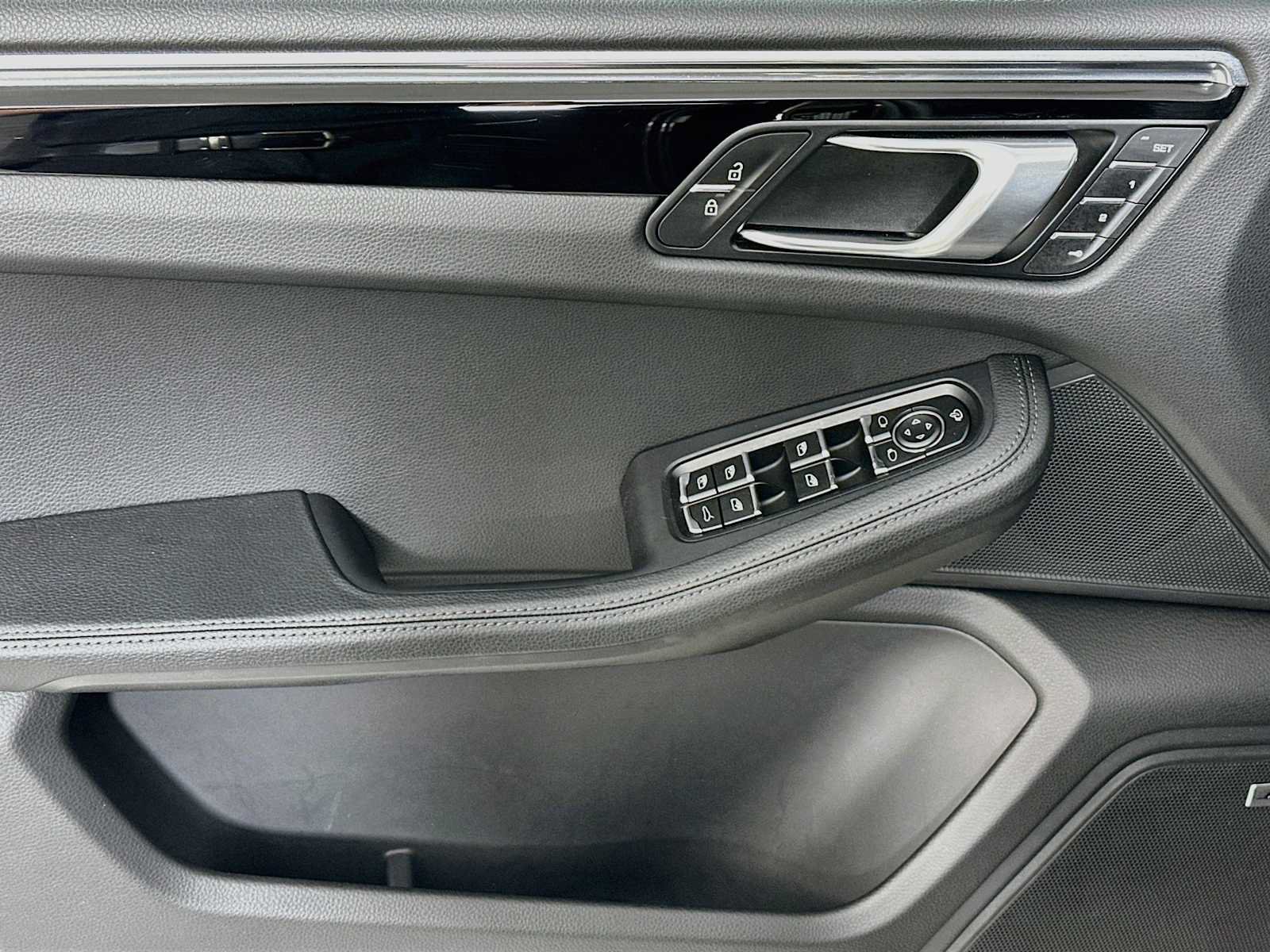 Certified 2026 Porsche Macan AWD/4WD image 11