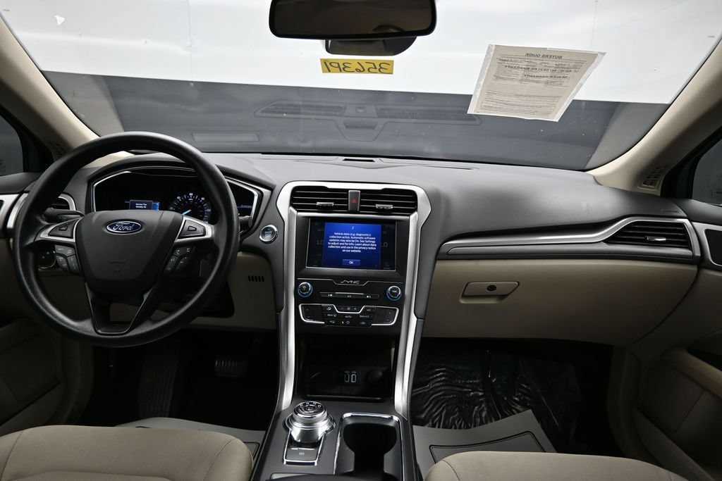 Used 2020 Ford Fusion SE FWD image 12