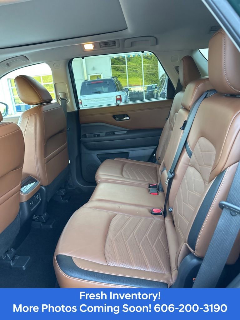 Used 2023 Nissan Pathfinder Platinum w/ Cargo Package AWD/4WD image 10