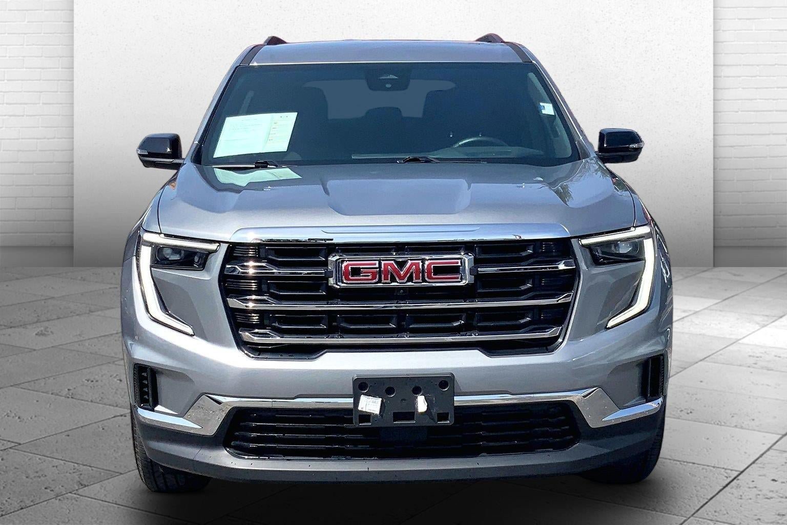 Used 2025 GMC Acadia Elevation FWD image 2