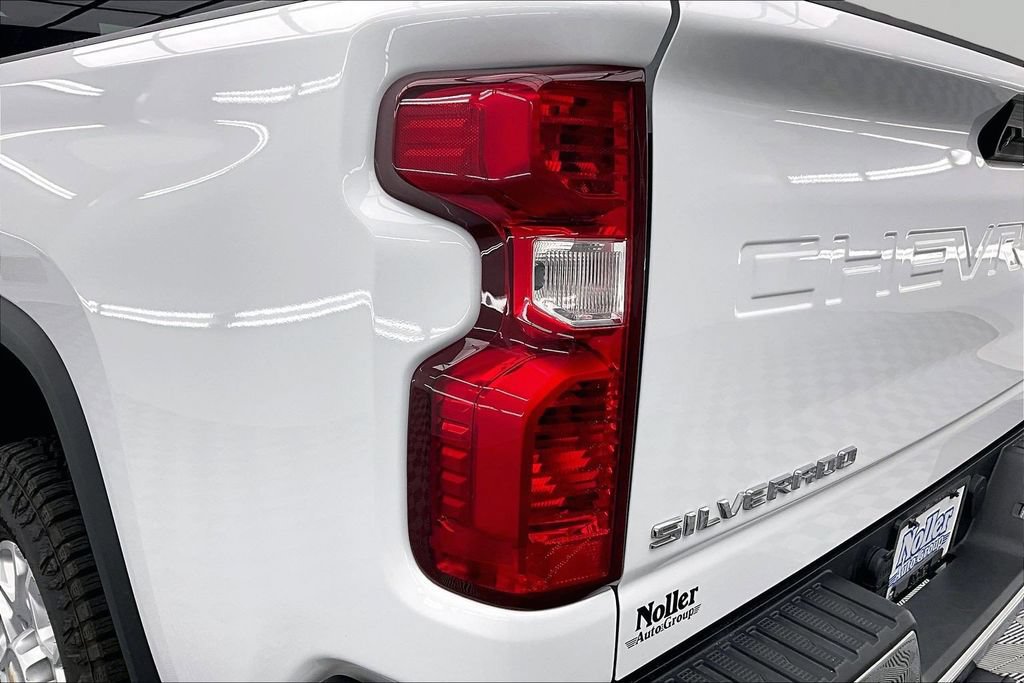 Used 2024 Chevrolet Silverado 2500 LT AWD/4WD image 31