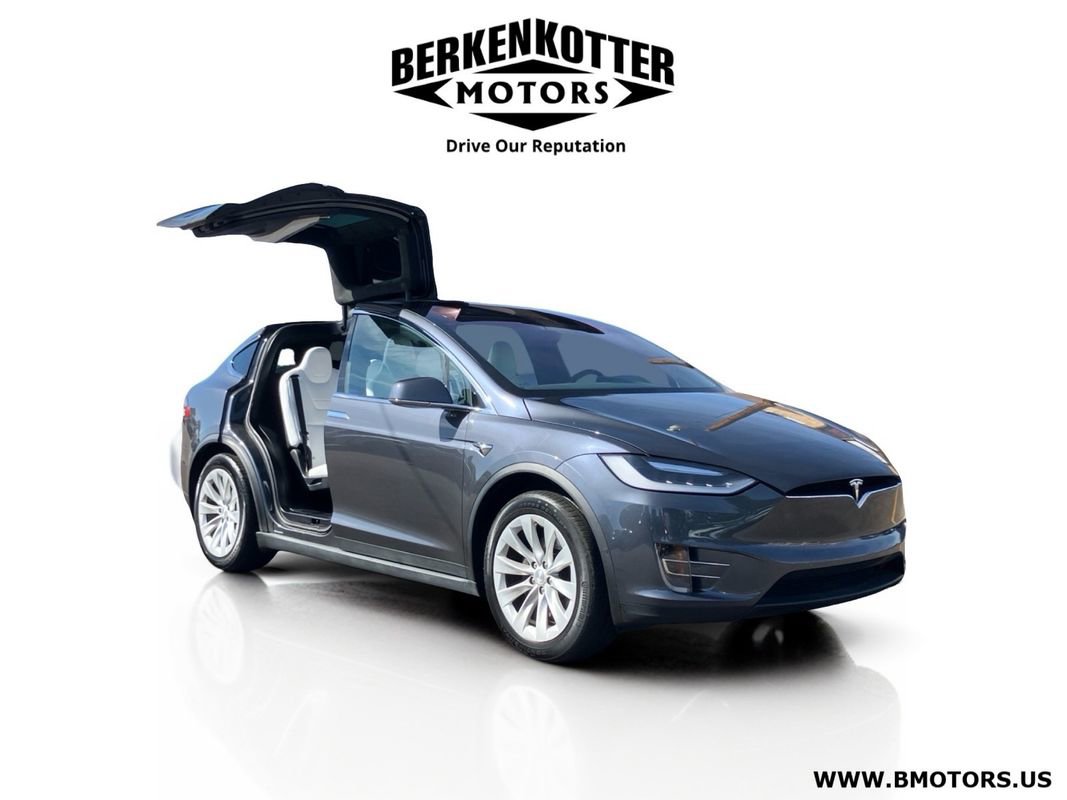 Used 2017 Tesla Model X 75D image 1