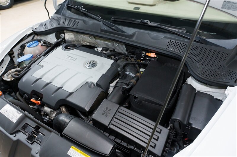 Used 2013 Volkswagen Beetle TDI FWD image 26