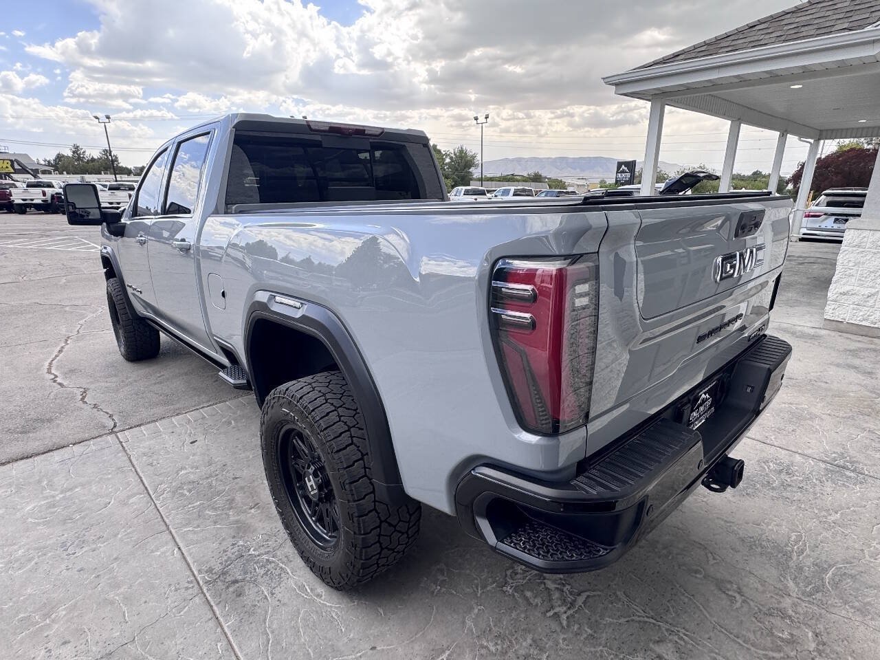 Used 2024 GMC Sierra 2500 AT4X AWD/4WD image 10
