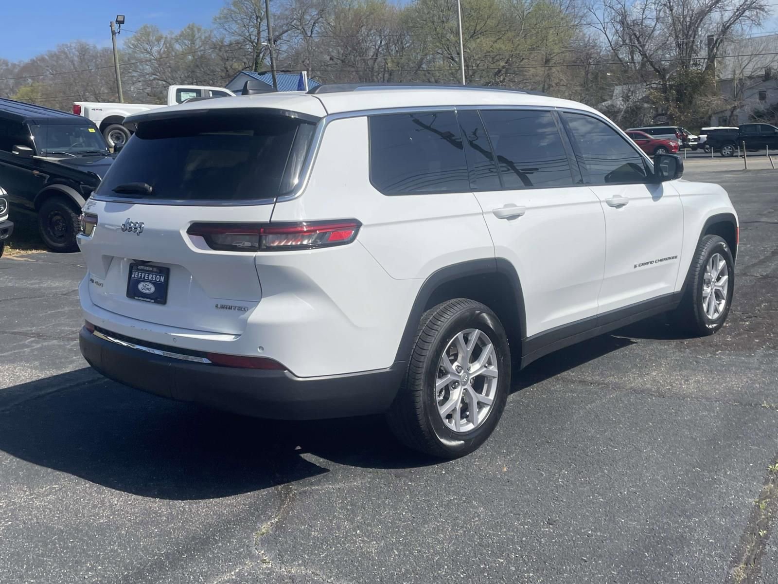 Used 2022 Jeep Grand Cherokee L Limited w/ Trailer Tow Group (B) AWD/4WD image 3