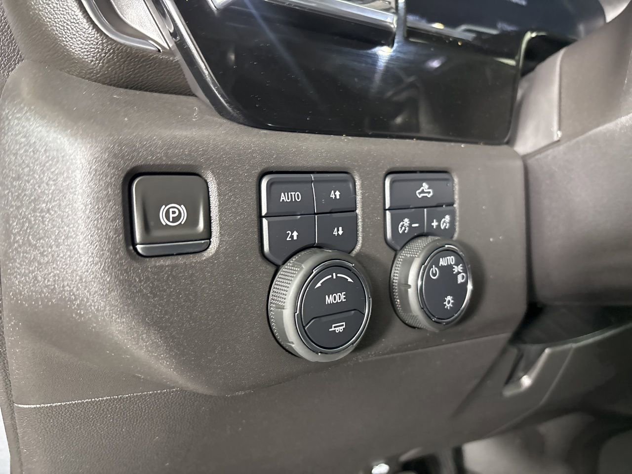 Used 2023 Chevrolet Silverado 1500 LT w/ Z71 Off-Road Package image 8