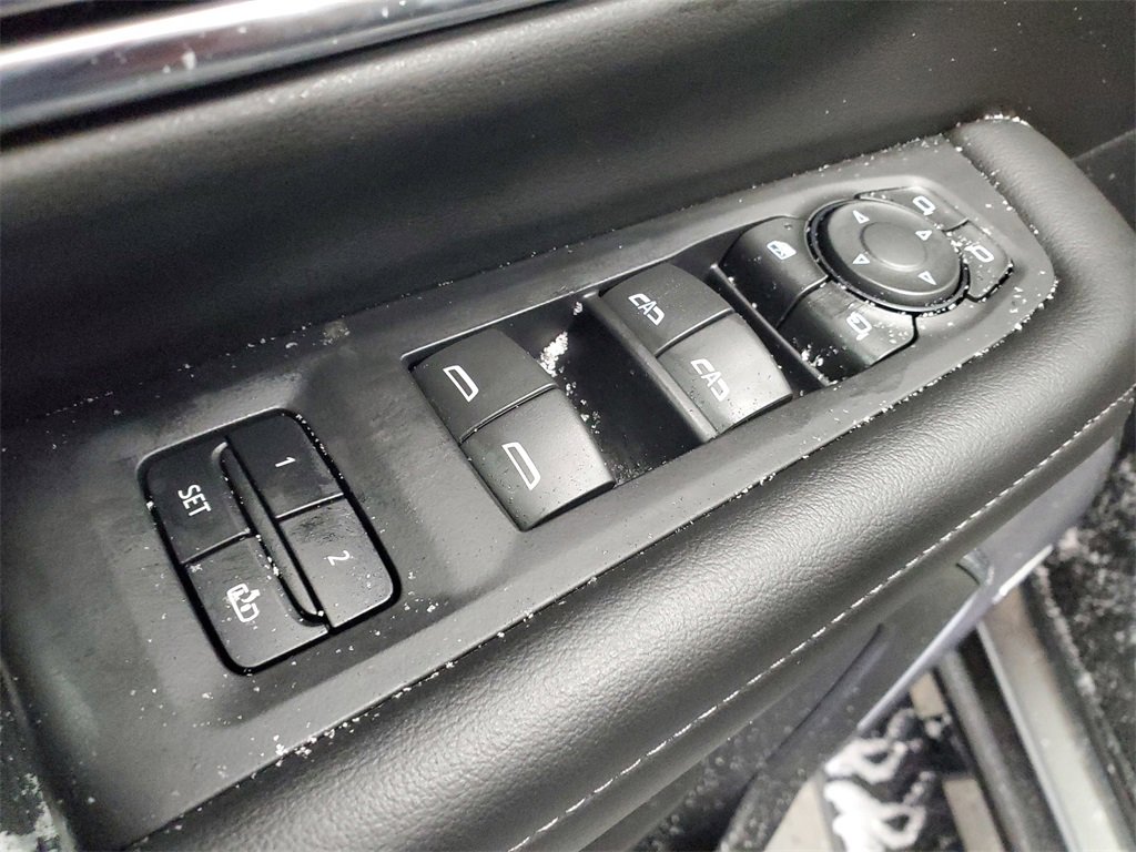 Used 2023 Chevrolet Suburban Z71 w/ Luxury Package image 10