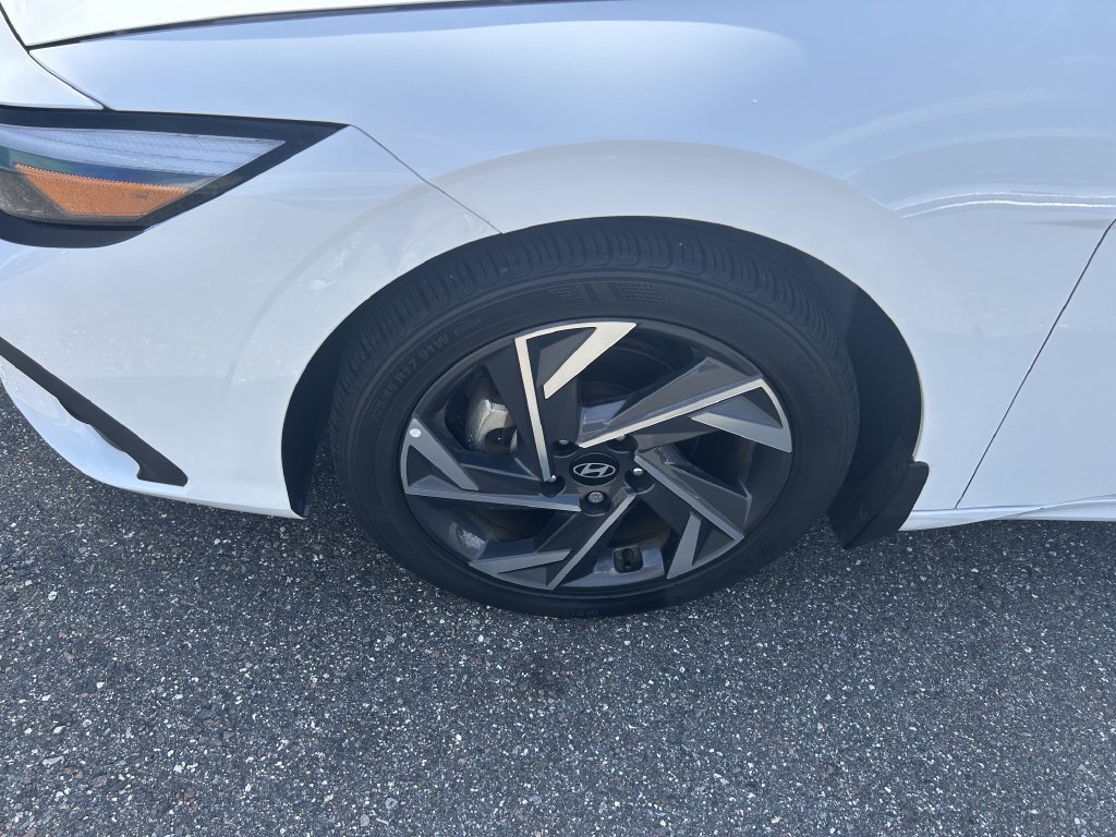 Certified 2025 Hyundai Elantra Sport FWD image 9
