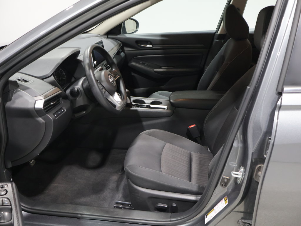 Used 2025 Nissan Altima 2.5 SV FWD image 11
