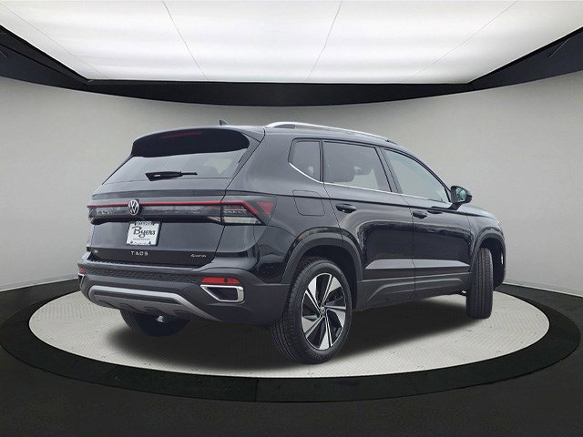 New 2026 Volkswagen Taos SE image 7
