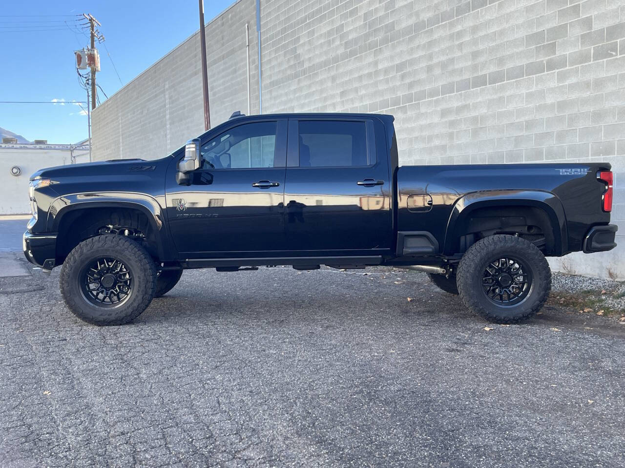 Used 2025 Chevrolet Silverado 2500 LT w/ Trail Boss Package image 3