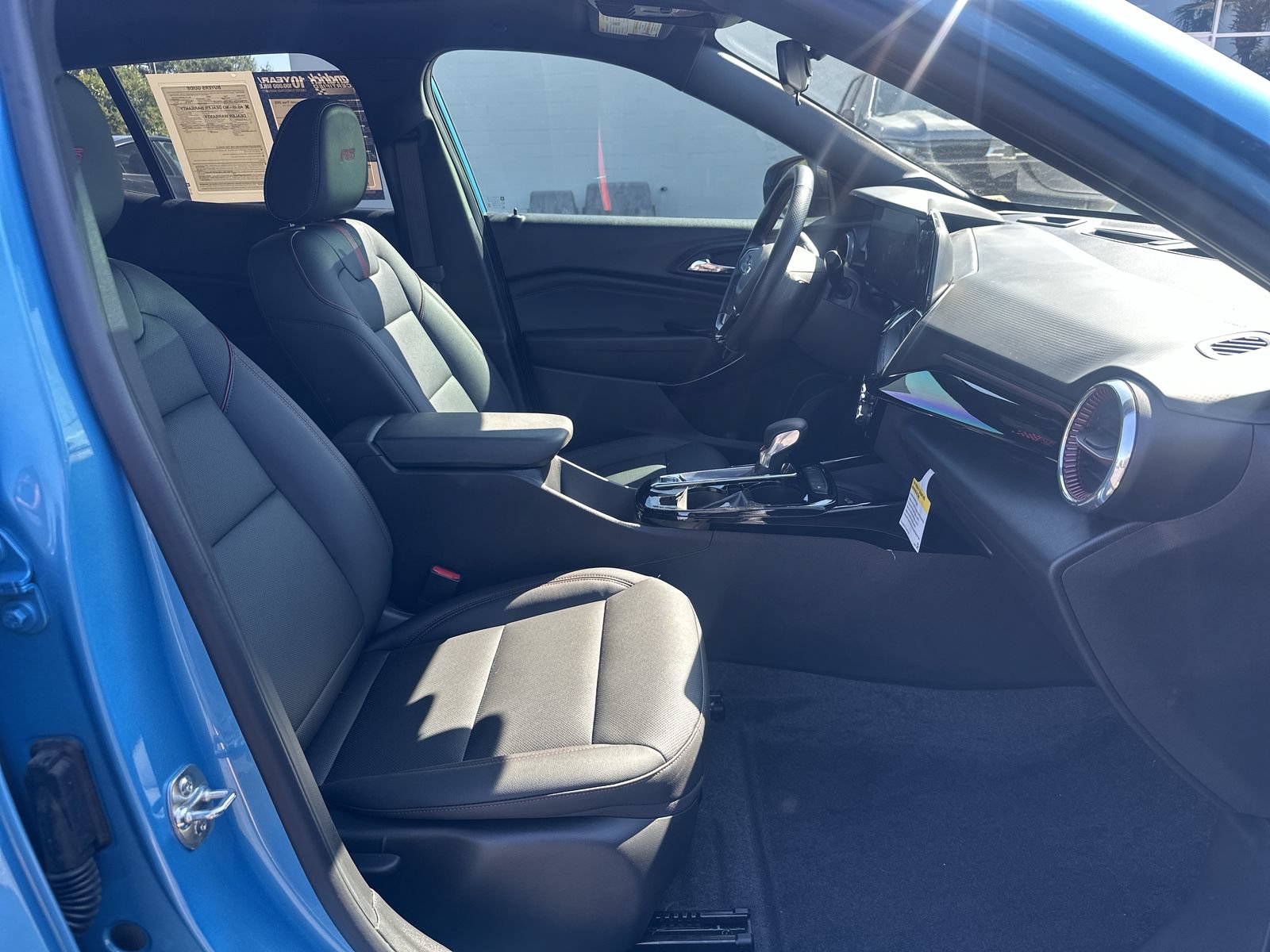 Used 2025 Chevrolet Trax RS w/ Sunroof Package FWD image 22