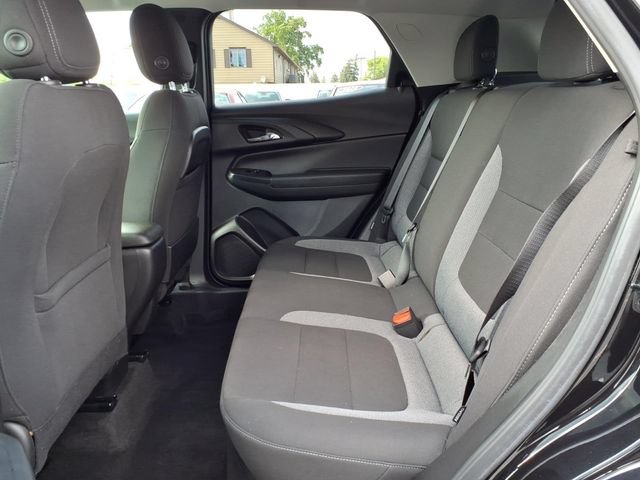 Used 2022 Chevrolet TrailBlazer LT w/ LPO, Blackout Package FWD image 9