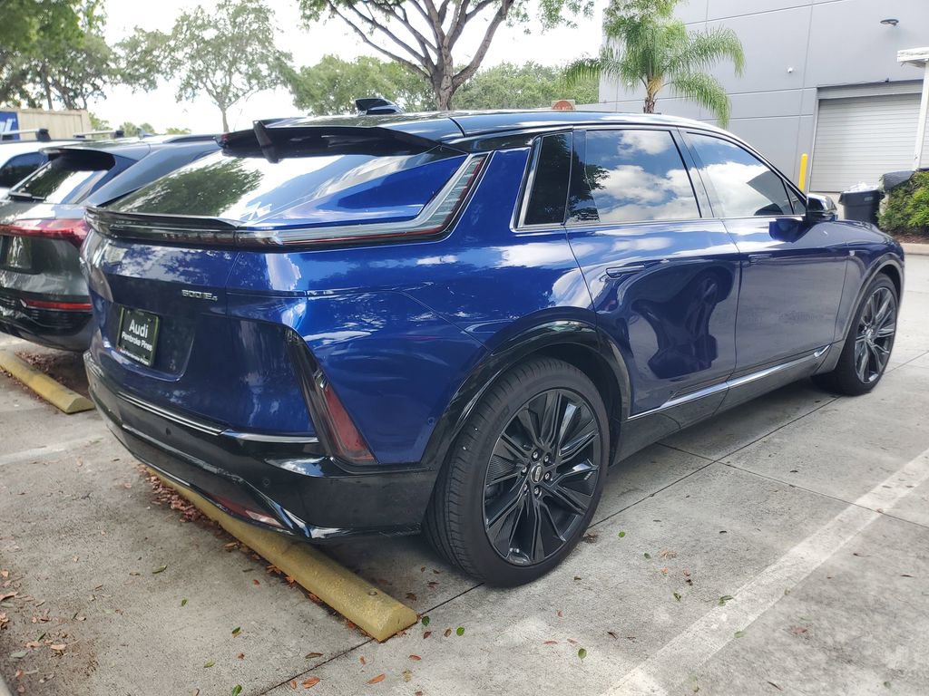 Used 2026 Cadillac Lyriq Signature Sport AWD/4WD image 3