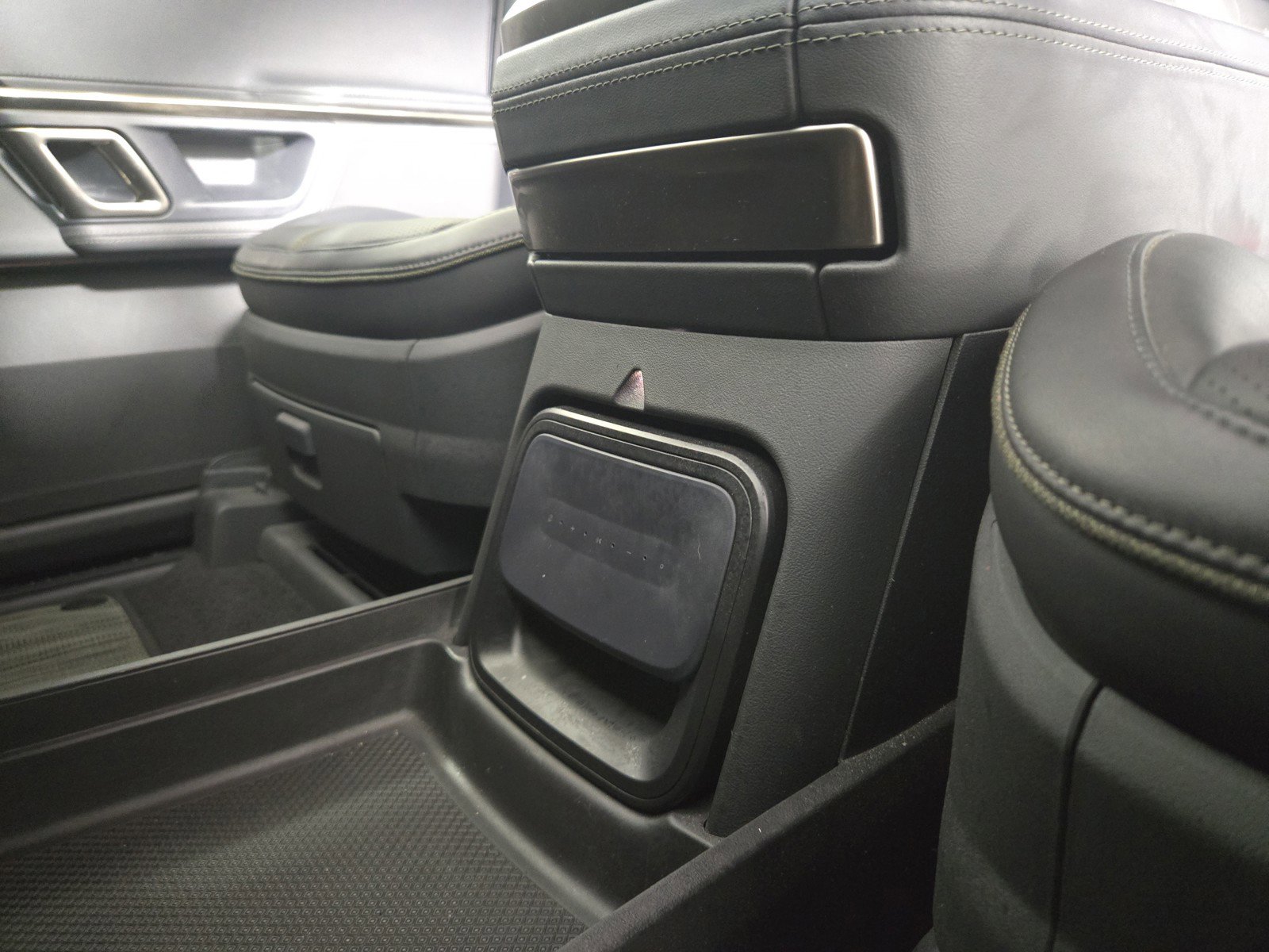 Used 2022 Rivian R1S Launch Edition image 33