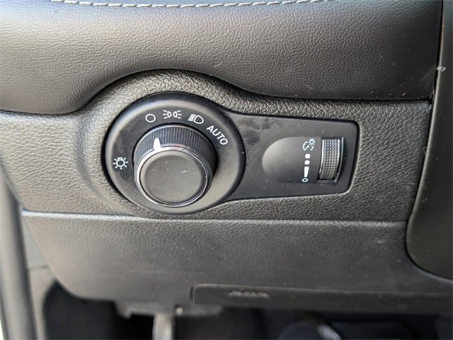 Used 2023 Dodge Durango SXT image 30