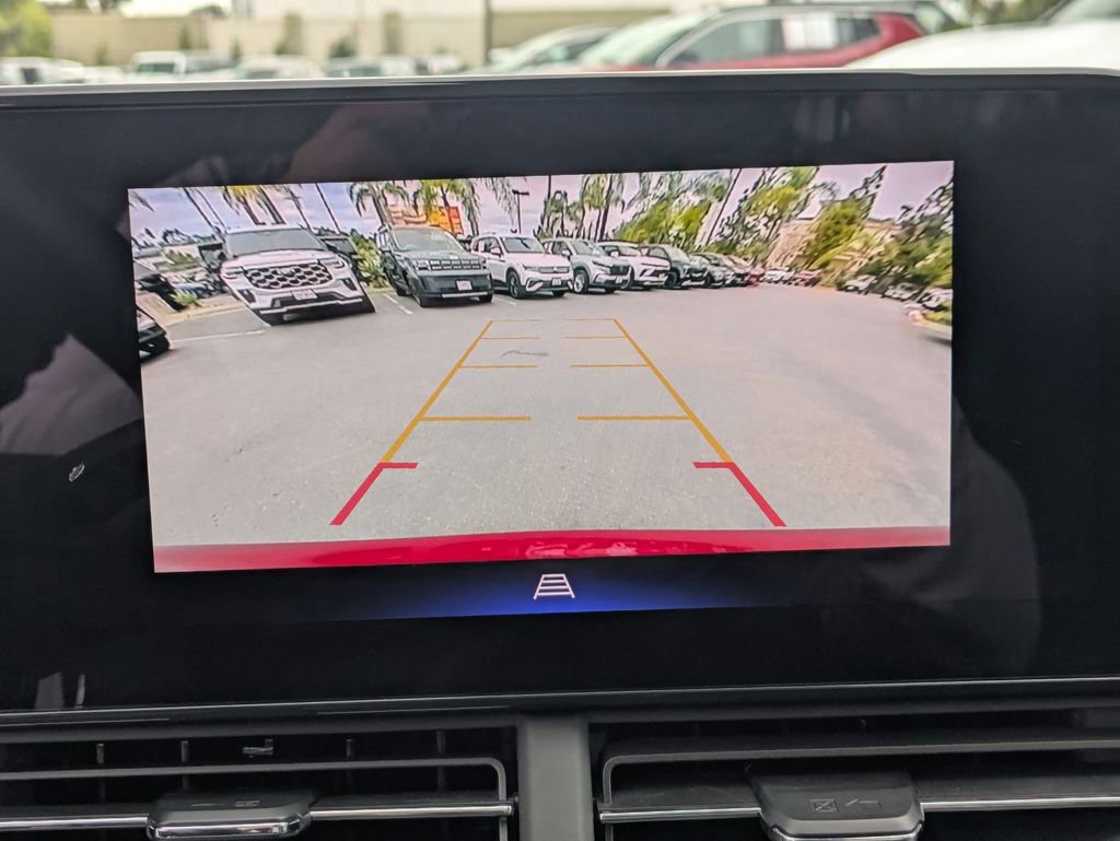 Used 2025 Chevrolet Trax LT w/ LT Convenience Package image 17