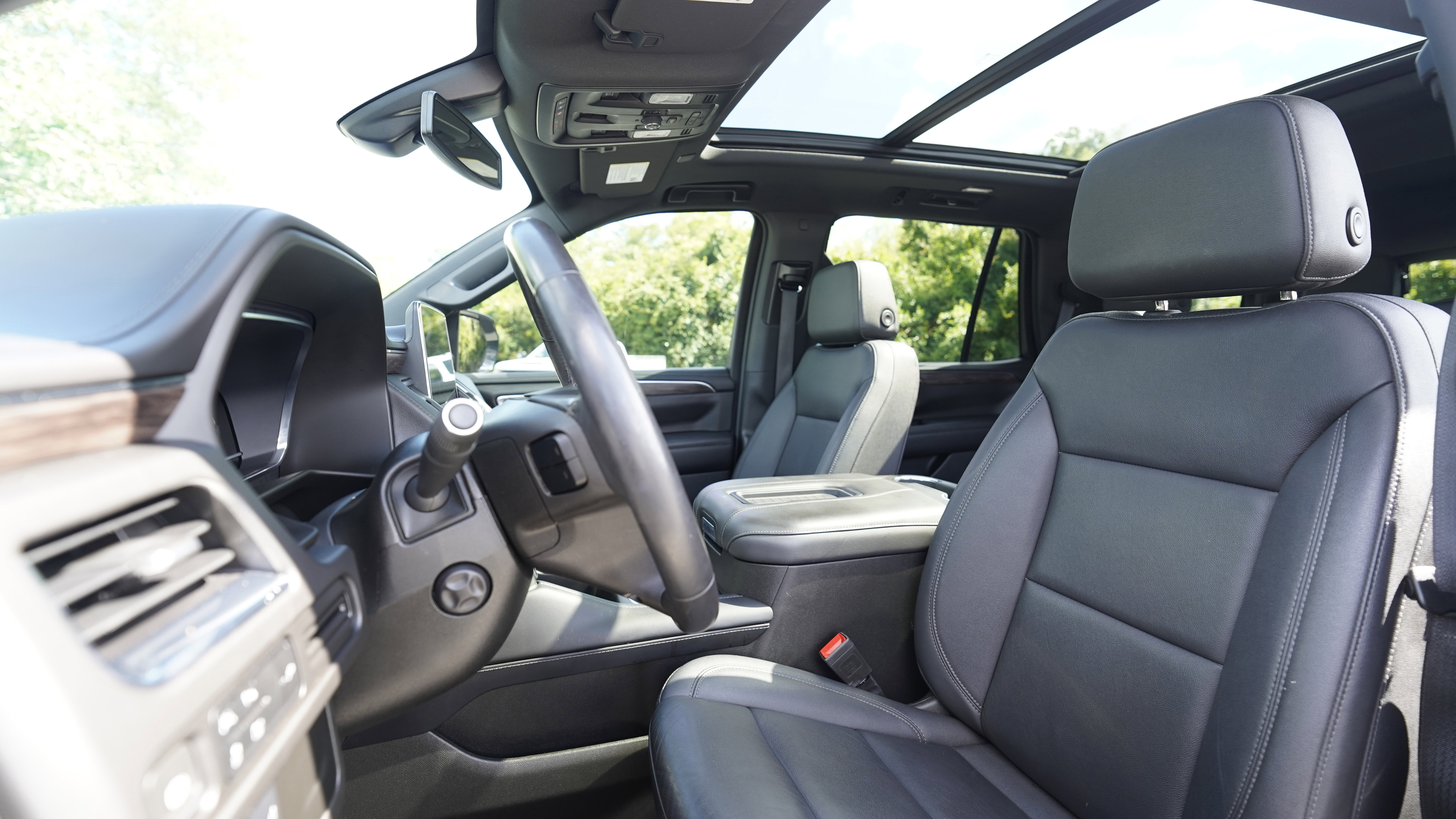 Used 2022 Chevrolet Tahoe LT w/ Luxury Package RWD image 9