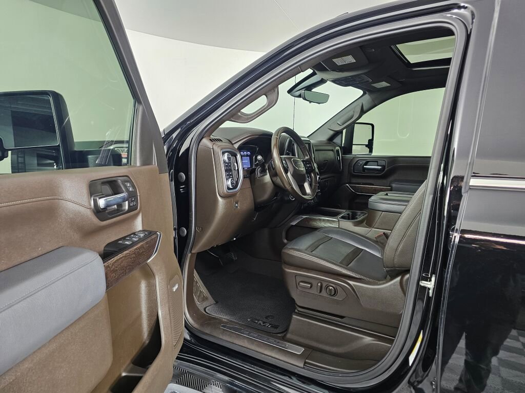 Used 2022 GMC Sierra 3500 Denali w/ Denali Ultimate Package AWD/4WD image 18