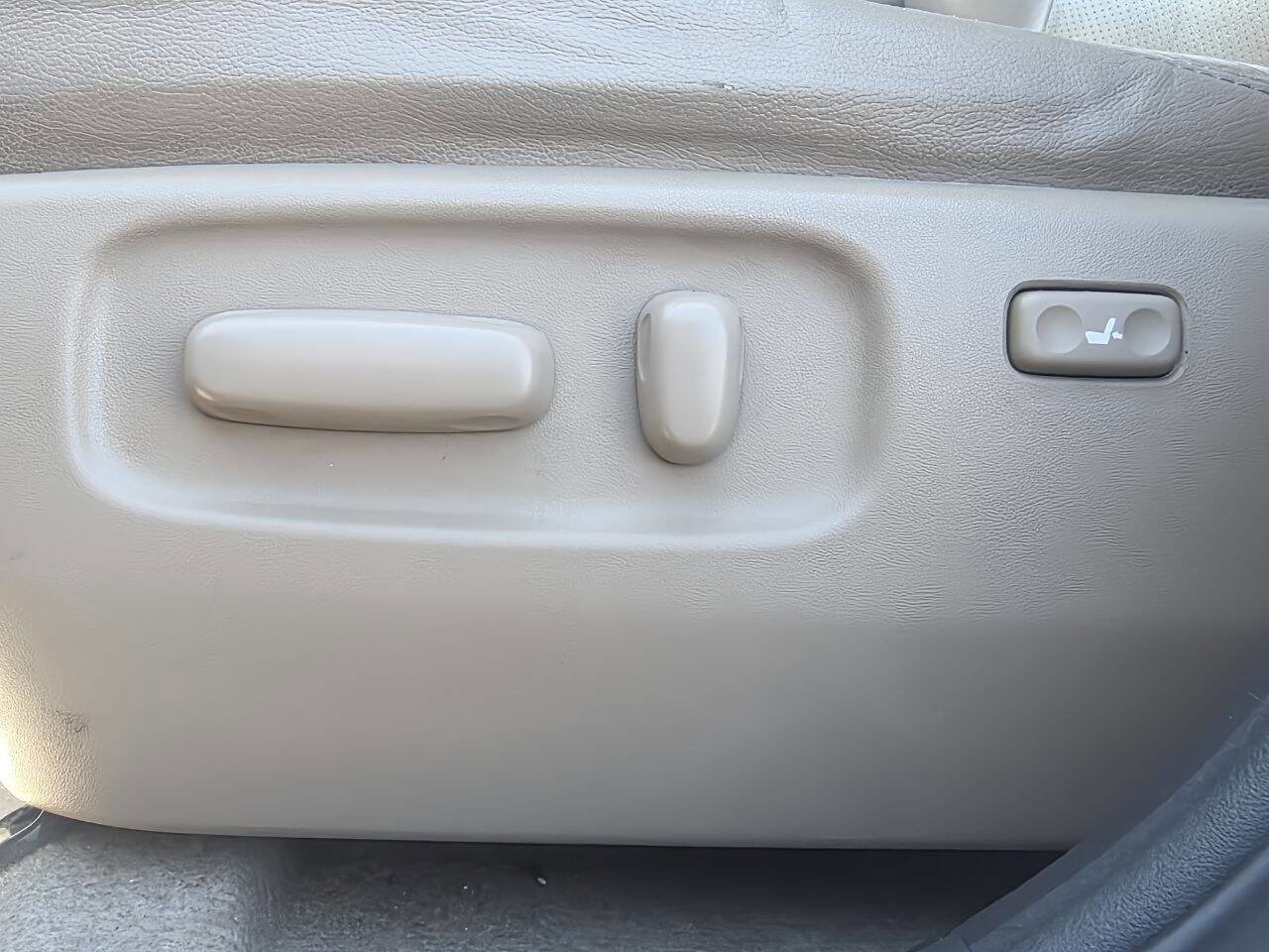 Used 2010 Toyota RAV4 Limited image 21