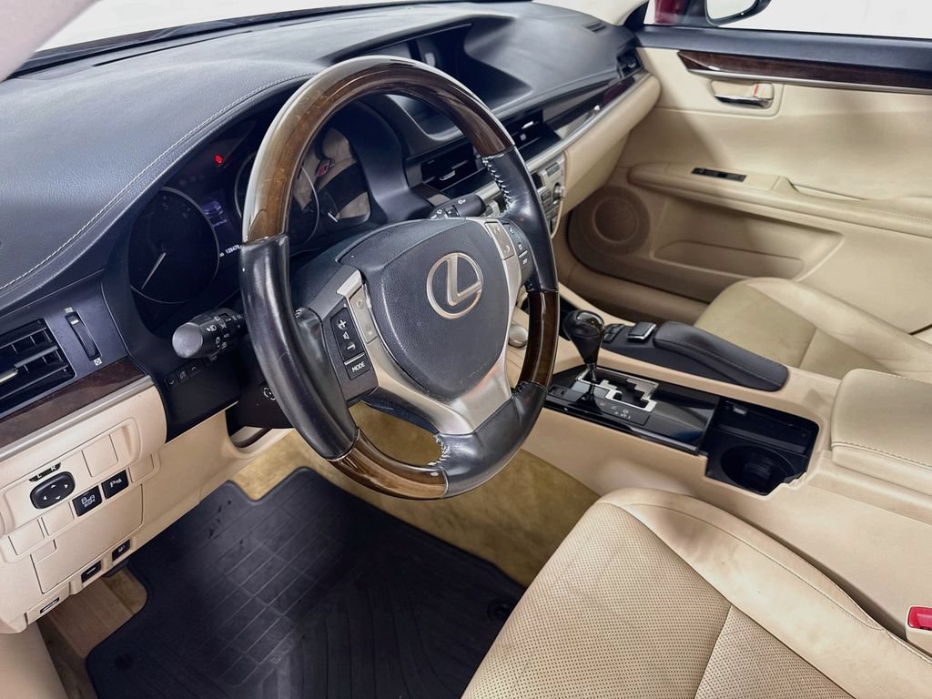 Used 2014 Lexus ES 350 w/ Luxury Package FWD image 10