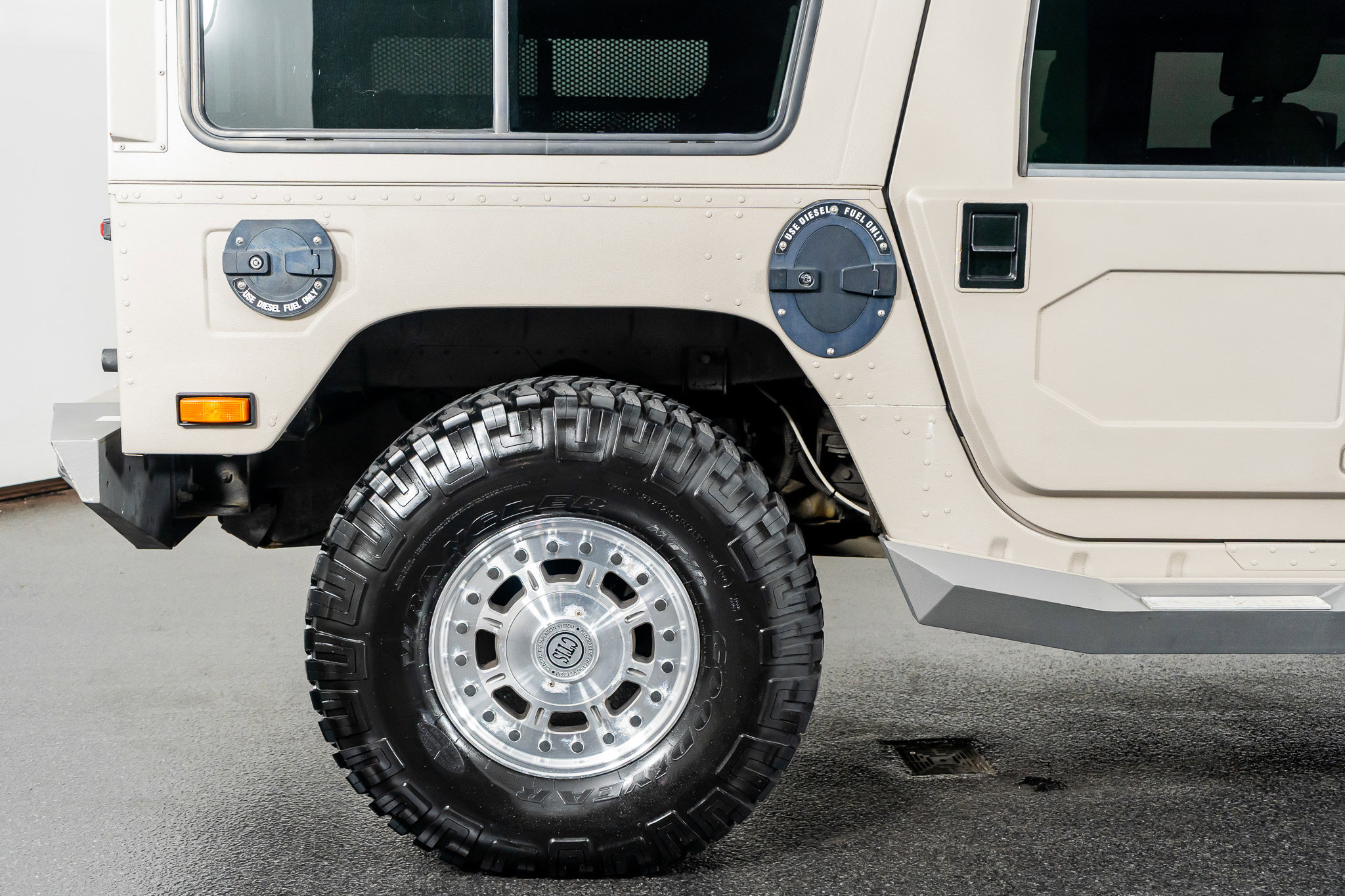 Used 2003 HUMMER H1 4-Door Wagon image 8
