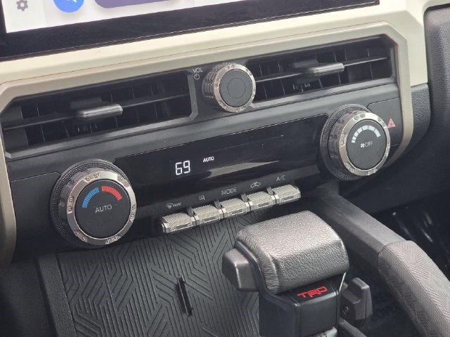 Used 2024 Toyota Tacoma TRD Off-Road AWD/4WD image 32