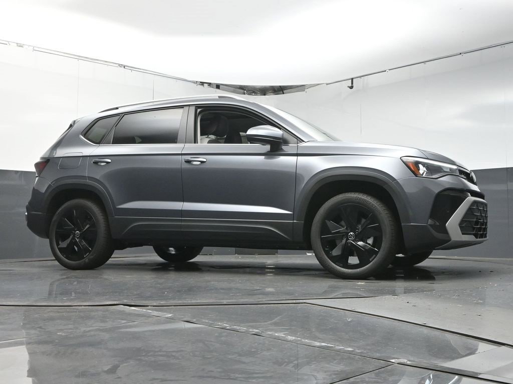 New 2025 Volkswagen Taos SE image 33