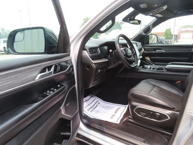 Used 2023 Jeep Wagoneer L Series II AWD/4WD image 17