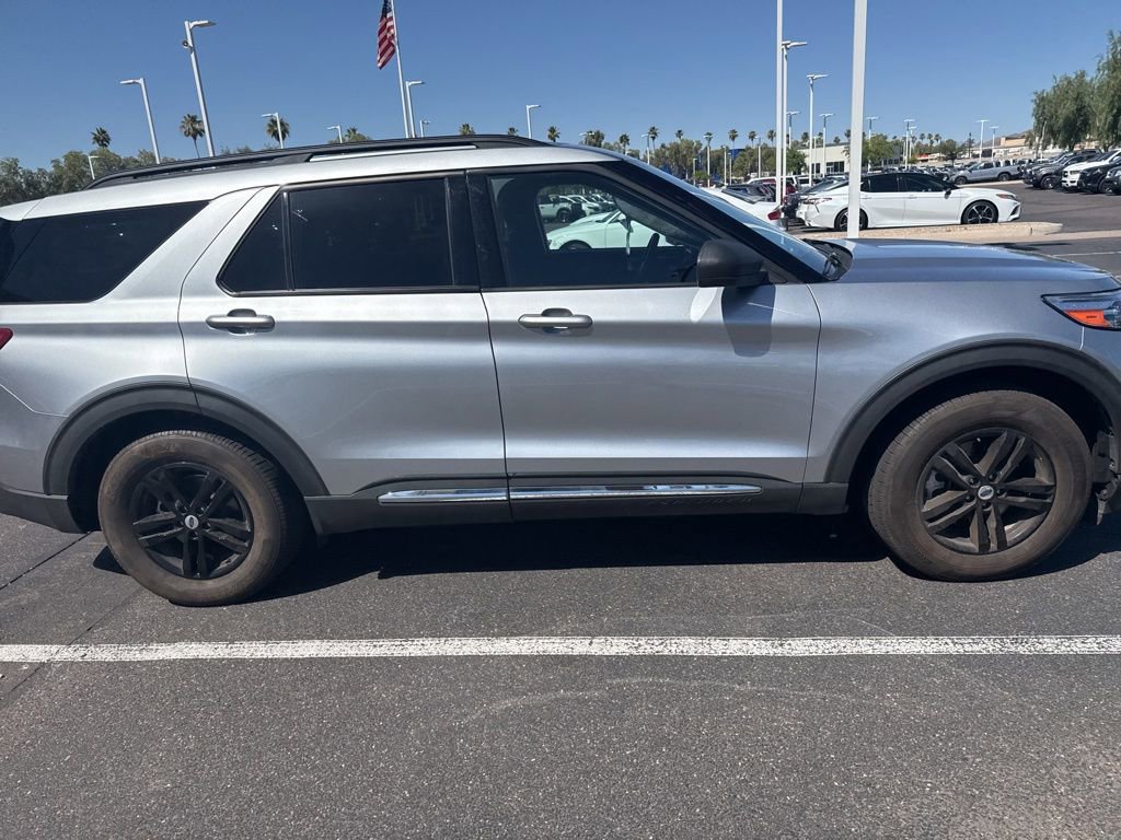 Used 2022 Ford Explorer XLT w/ Equipment Group 202A RWD image 4