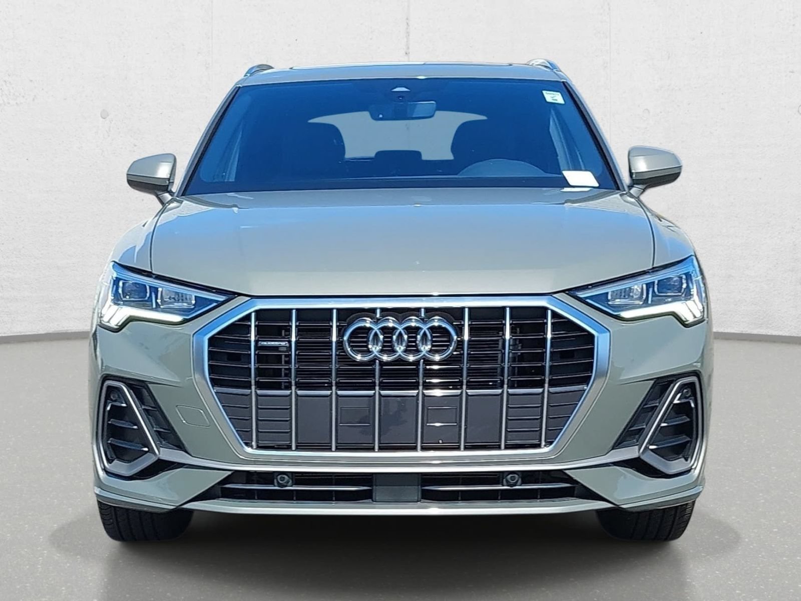 Certified 2025 Audi Q3 2.0T Premium w/ Convenience Package AWD/4WD image 2