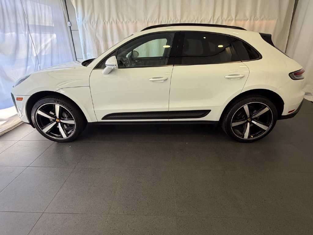 Certified 2026 Porsche Macan AWD/4WD image 2