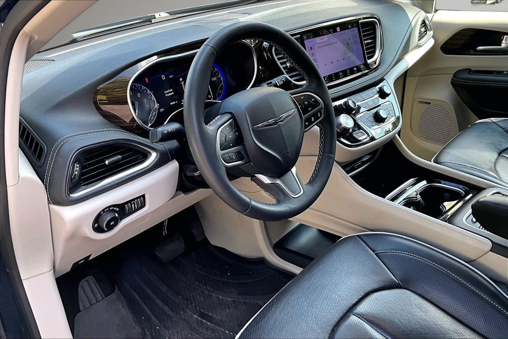 Used 2023 Chrysler Pacifica Limited w/ Uconnect Theater Family Group AWD/4WD image 17