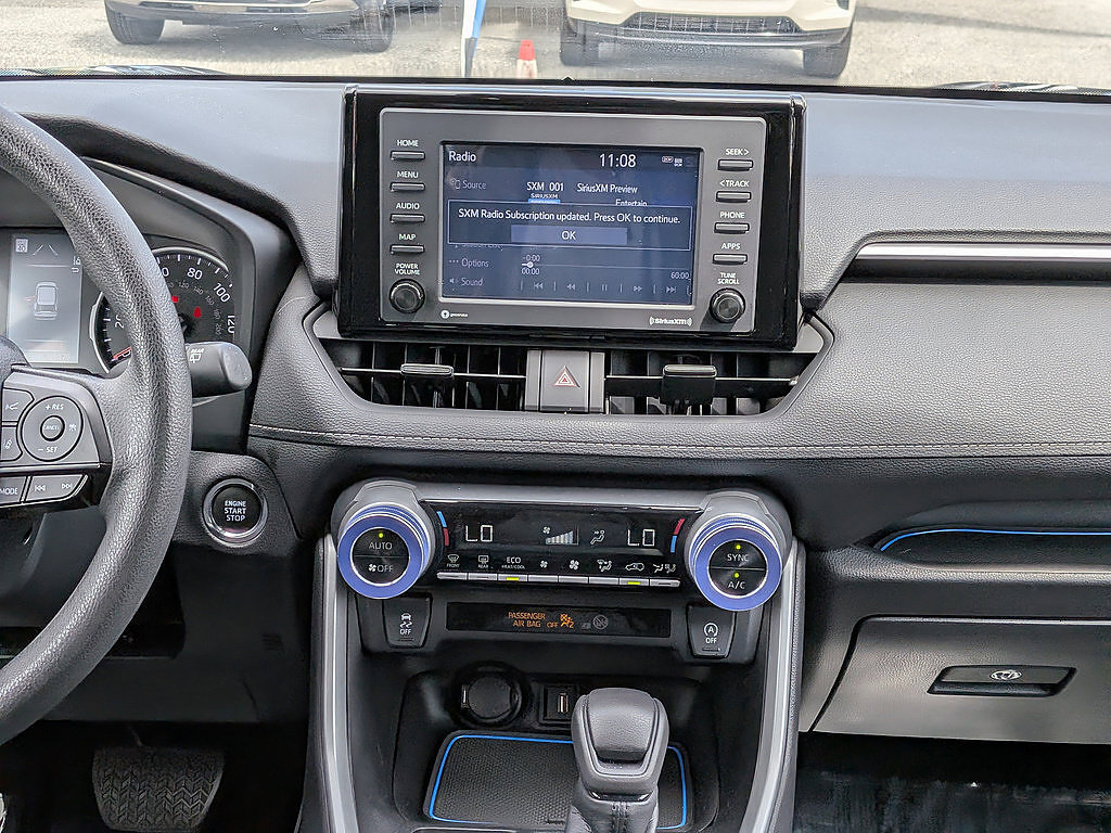 Used 2022 Toyota RAV4 XLE w/ Convenience Package FWD image 17