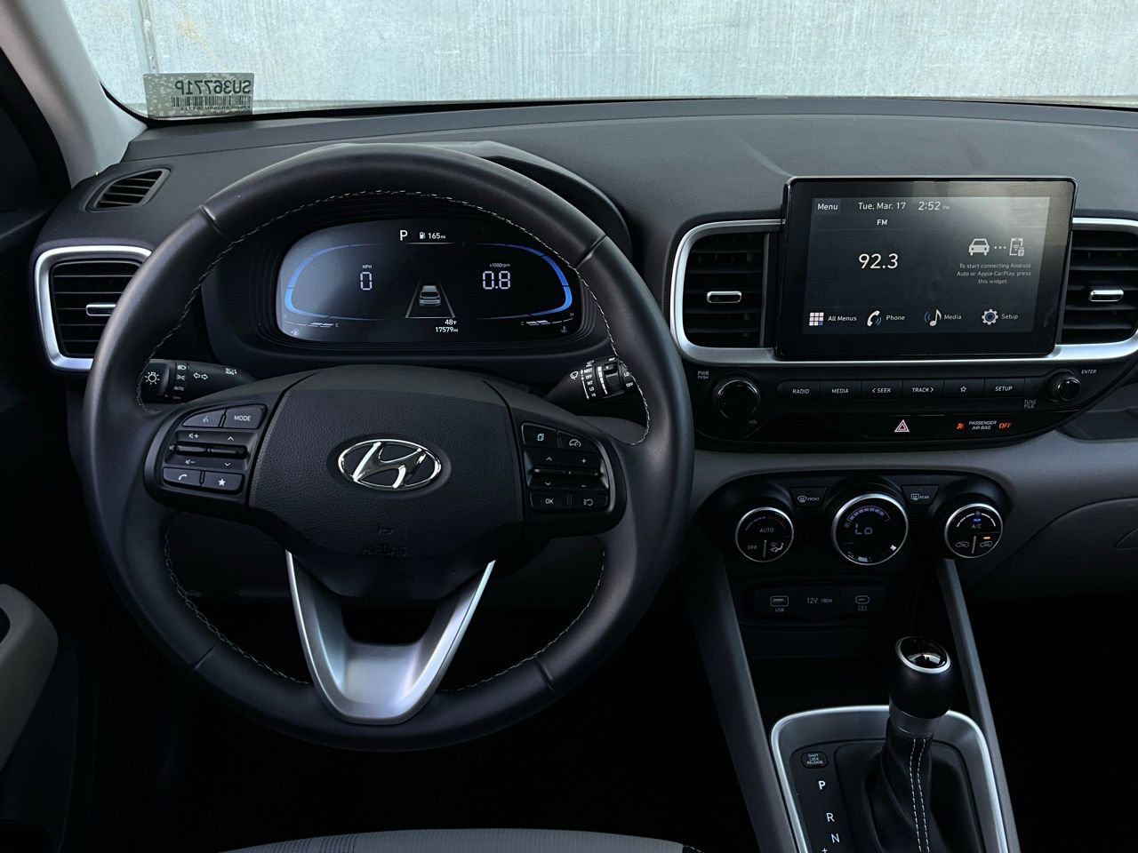 Used 2025 Hyundai Venue SEL image 13