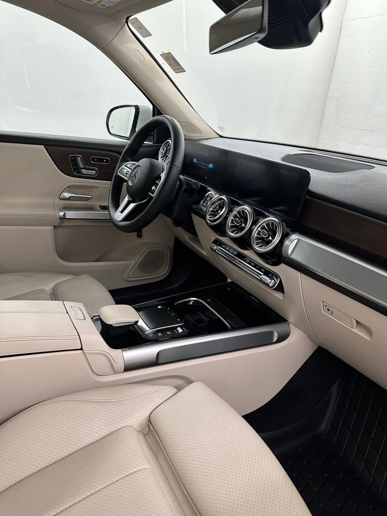 Used 2022 Mercedes-Benz GLB 250 4MATIC image 37